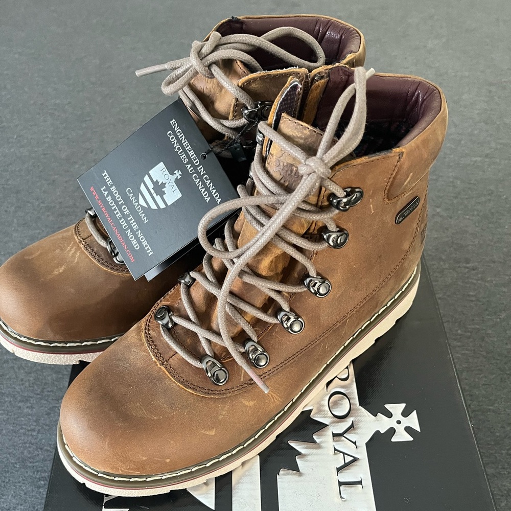 Royal Canadian boots - Womens size 9
